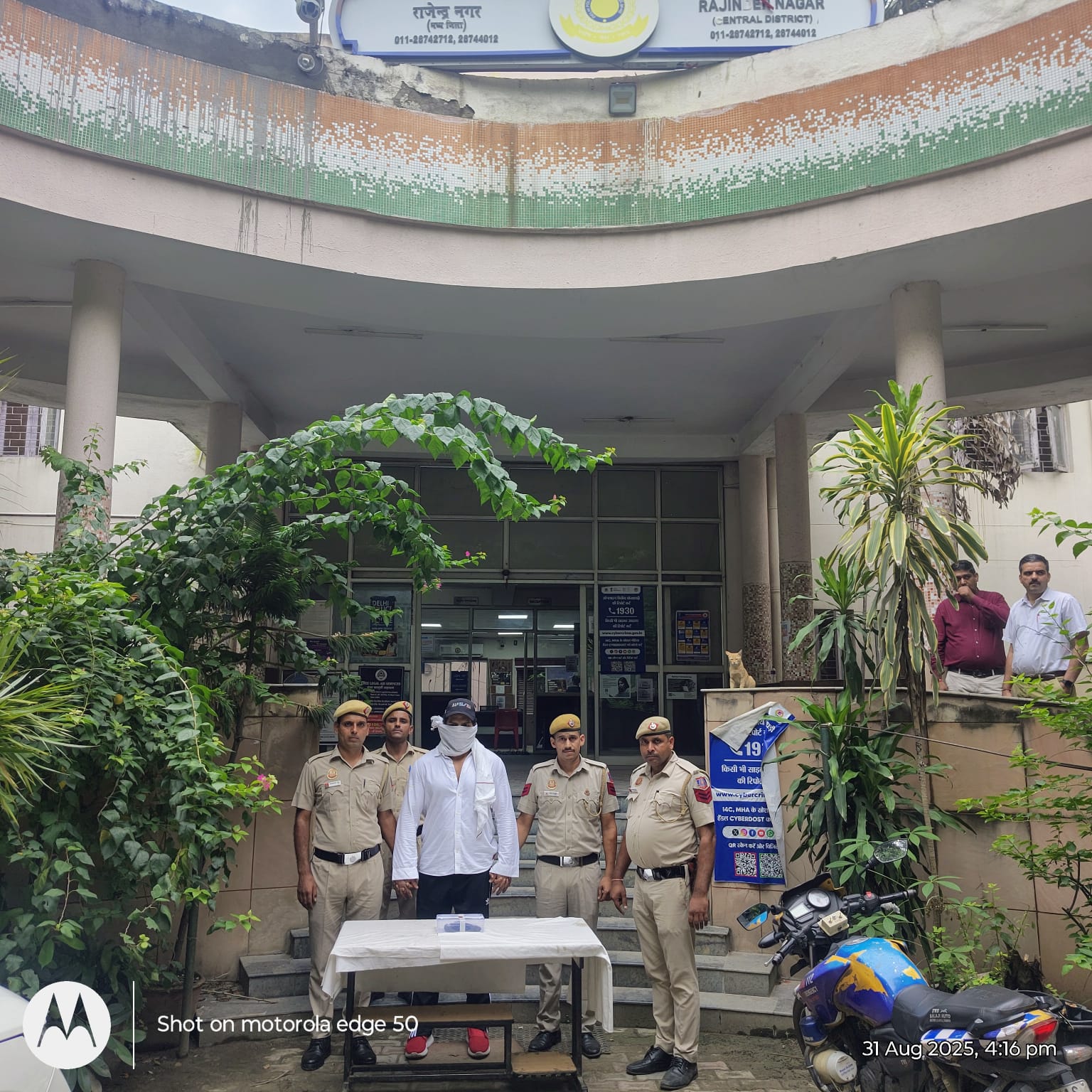 हत्या के प्रयास में गिरफ्तार आरोपित की फोटो