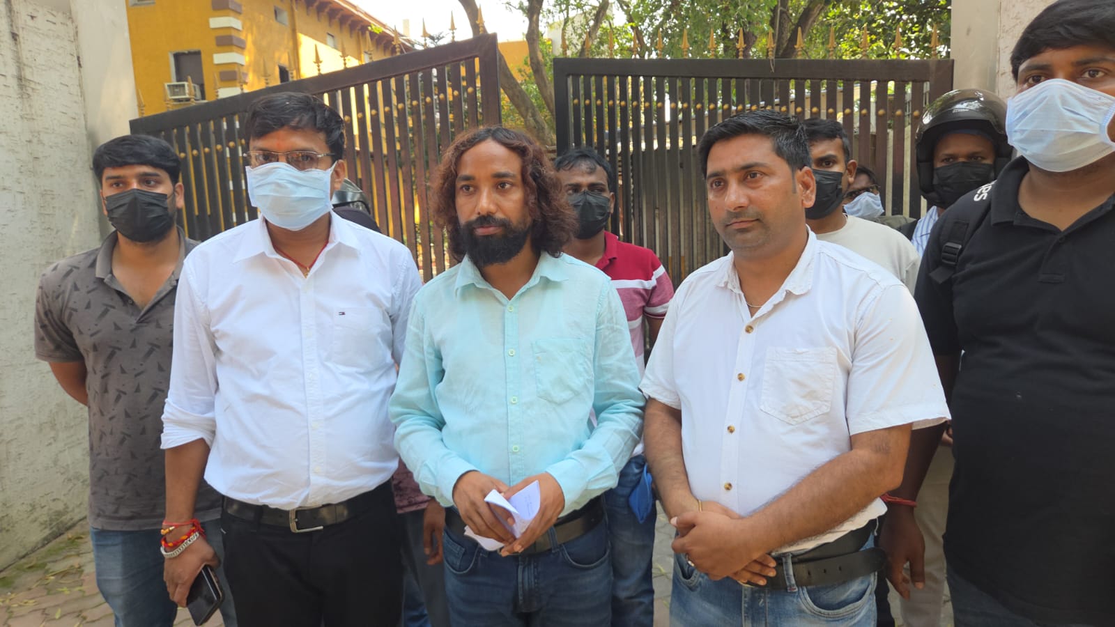प्रतिनिधिमंडल में शामिल देवेंद्रनाथ समेत अन्य