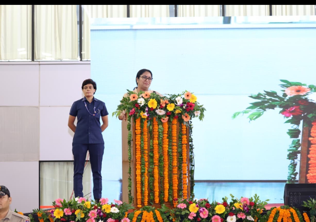 दिल्ली विश्वविद्यालय में भारतीय विद्यार्थी परिषद (एबीवीपी) के स्वयं सिद्धा कार्यक्रम का संबोधित करती मुख्यमंत्री रेखा गुप्ता