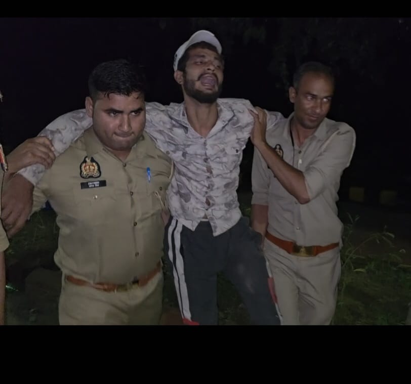 25 हजार रुपए का इनामी बदमाश पुलिस मुठभेड़ में घायल 25 हजार रुपए का इनामी बदमाश पुलिस मुठभेड़ में घायल