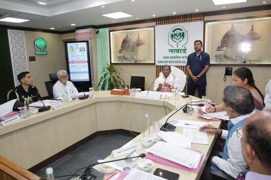 गवर्नर लक्ष्मण प्रसाद आचार्य सशस्त्र बल झंडा दिवस कोष राज्य प्रबंध समिति बैठक की अध्यक्षता करते हुए। गवर्नर लक्ष्मण प्रसाद आचार्य सशस्त्र बल झंडा दिवस कोष राज्य प्रबंध समिति बैठक की अध्यक्षता करते हुए।