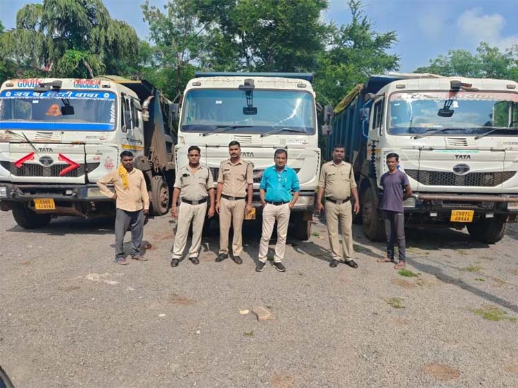 रेत के अवैध परिवहन करते जब्त वाहन रेत के अवैध परिवहन करते जब्त वाहन