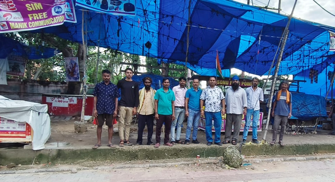 उमेश गब्बर ने अचानक आई बाढ़ से प्रभावित रेहड़ी-फड़ी संचालकों की दुर्दशा पर प्रकाश डाला उमेश गब्बर ने अचानक आई बाढ़ से प्रभावित रेहड़ी-फड़ी संचालकों की दुर्दशा पर प्रकाश डाला
