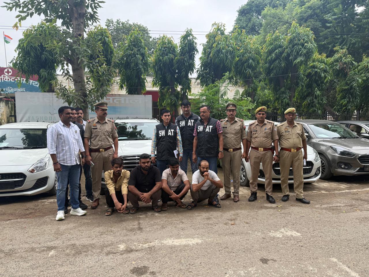 आरोपी पुलिस गिरफ्त में आरोपी पुलिस गिरफ्त में