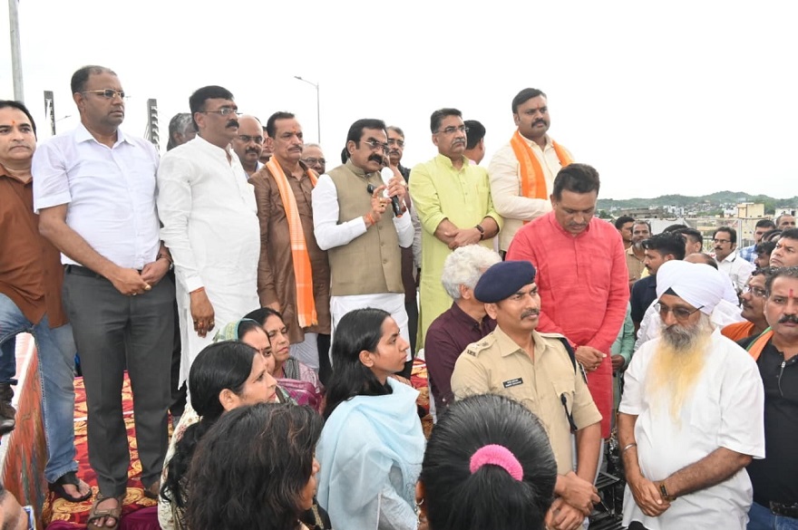 जबलपुर में प्रदेश के सबसे ब़ड़े फ्लाई ओवर की सुंदरता और गरिमा को बनाए रखने के लिए एक महत्वपूर्ण कार्यक्रम जबलपुर में प्रदेश के सबसे ब़ड़े फ्लाई ओवर की सुंदरता और गरिमा को बनाए रखने के लिए एक महत्वपूर्ण कार्यक्रम