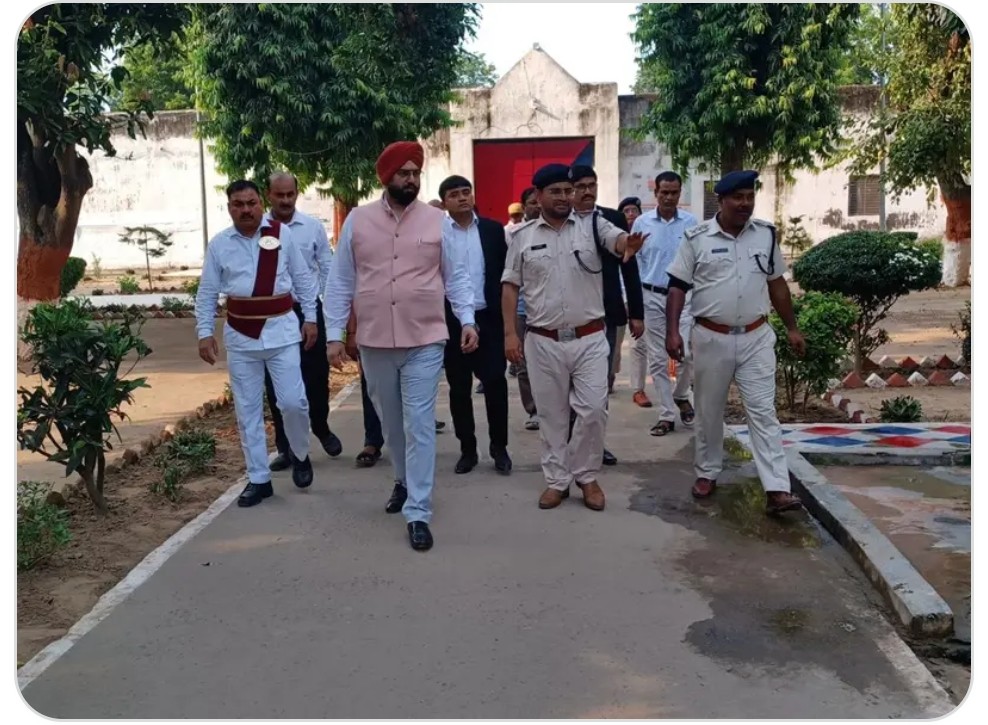 मंडल कारा का निरीक्षण करते जिला व सत्र न्यायाधीश मंडल कारा का निरीक्षण करते जिला व सत्र न्यायाधीश