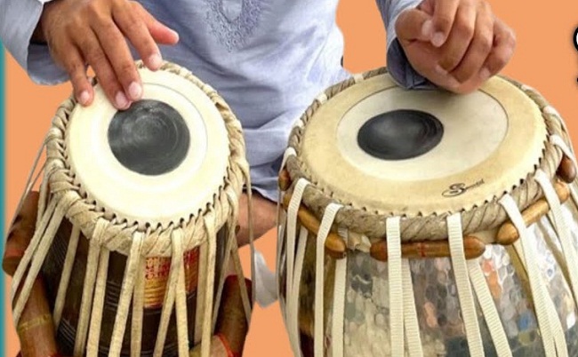 गुरू-शिष्य परंपरा से ध्रुपद (प्रतीकात्मक तस्वीर) गुरू-शिष्य परंपरा से ध्रुपद (प्रतीकात्मक तस्वीर)