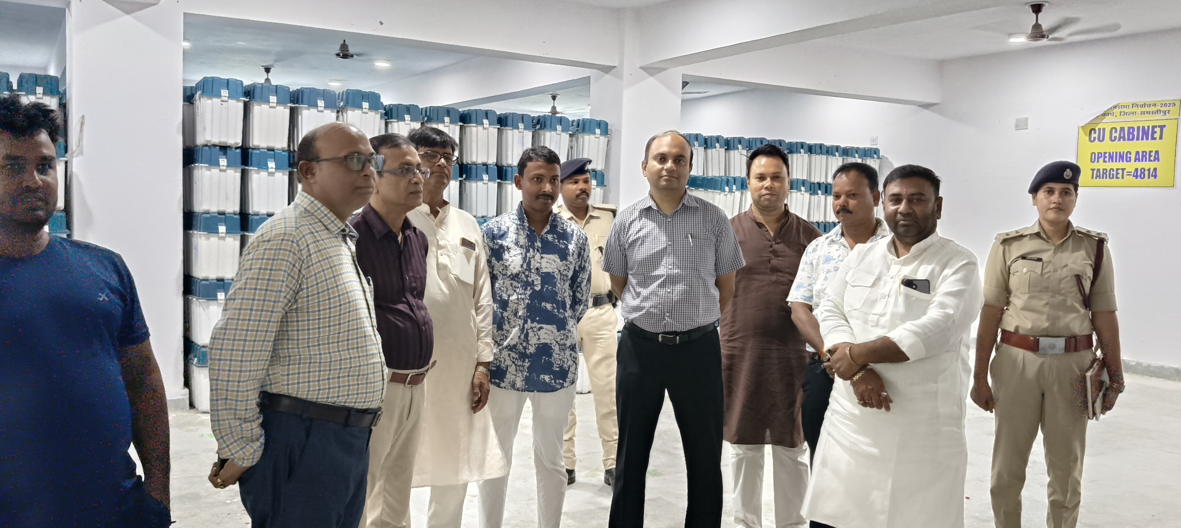 जिला निर्वाचन पदाधिकारी के द्वारा वी०वी०पैट वेयर हाउस का त्रैमासिक निरीक्षण जिला निर्वाचन पदाधिकारी के द्वारा वी०वी०पैट वेयर हाउस का त्रैमासिक निरीक्षण