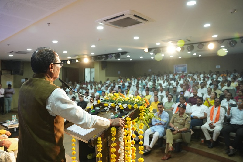 केंद्रीय कृषि मंत्री शिवराज सिंह चौहान ने संसदीय क्षेत्र के कार्यकर्ताओं और नेताओं की बैठक को किया संबोधित केंद्रीय कृषि मंत्री शिवराज सिंह चौहान ने संसदीय क्षेत्र के कार्यकर्ताओं और नेताओं की बैठक को किया संबोधित