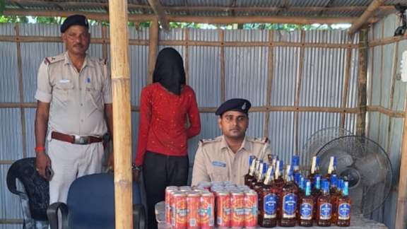 शराब के साथ आरोपी