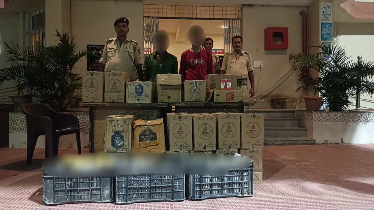 शराब के साथ आरोपी शराब के साथ आरोपी