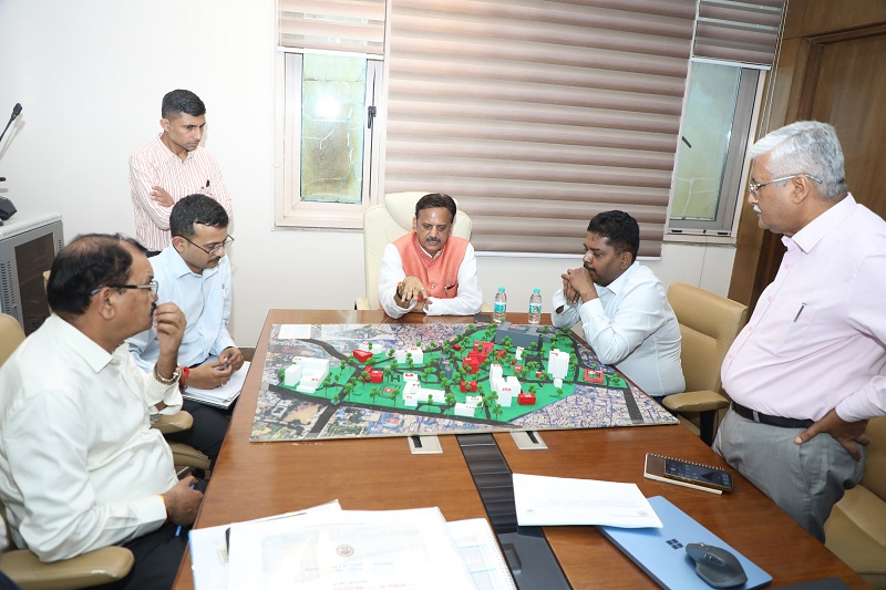 उप मुख्यमंत्री ने की मेडिकल कॉलेज जबलपुर एवं ग्वालियर के उन्नयन की योजनाओं की विस्तृत समीक्षा की उप मुख्यमंत्री ने की मेडिकल कॉलेज जबलपुर एवं ग्वालियर के उन्नयन की योजनाओं की विस्तृत समीक्षा की