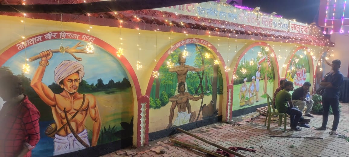जगमगाती लाइट से सजी अखड़ा जगमगाती लाइट से सजी अखड़ा