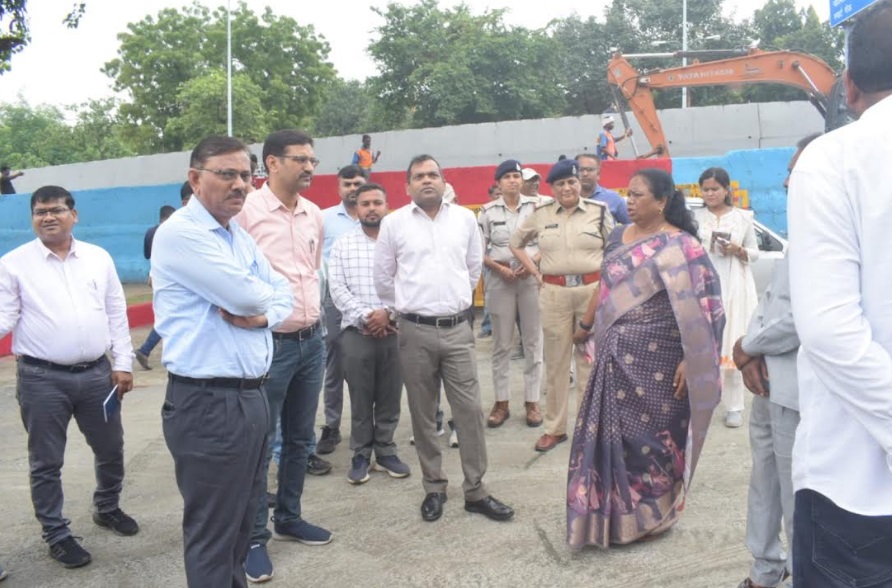 महापौर मालती राय और निगमायुक्त हरेन्द्र नारायन ने देखी गणेश प्रतिमाओं के विसर्जन की व्यवस्थाएं महापौर मालती राय और निगमायुक्त हरेन्द्र नारायन ने देखी गणेश प्रतिमाओं के विसर्जन की व्यवस्थाएं