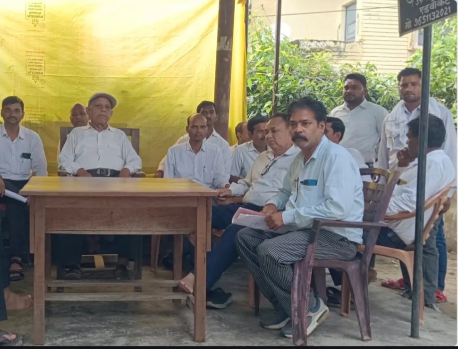 कन्नौज: बिना विचारे सर्किल रेट घोषित करने के खिलाफ अधिवक्ताओ ने किया एलान-ए-जंग कन्नौज: बिना विचारे सर्किल रेट घोषित करने के खिलाफ अधिवक्ताओ ने किया एलान-ए-जंग