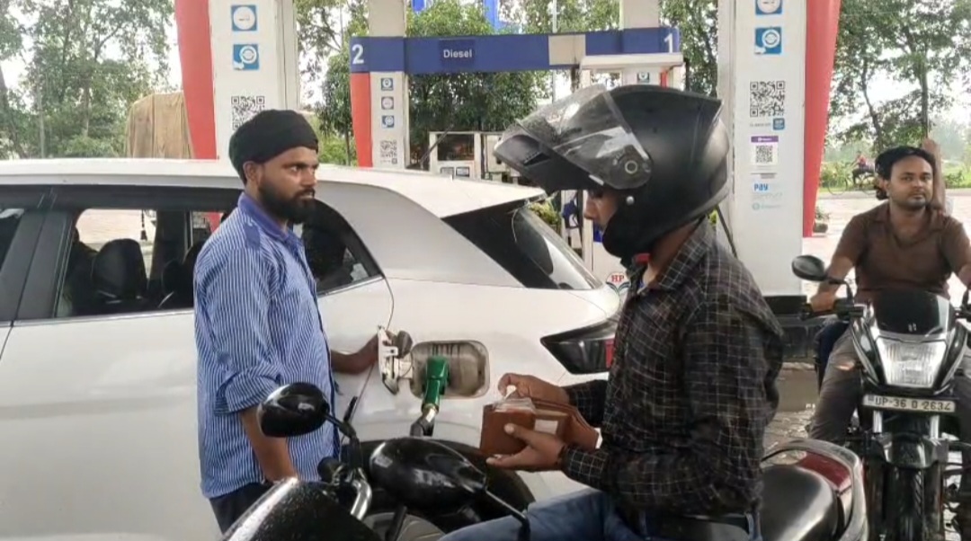 पेट्रोल पंप की फोटो