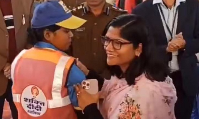 शक्ति दीदियाँ संभालेंगीं फ्यूल डिलेवरी की जिम्मेदारी (फाइल फोटो) शक्ति दीदियाँ संभालेंगीं फ्यूल डिलेवरी की जिम्मेदारी (फाइल फोटो)
