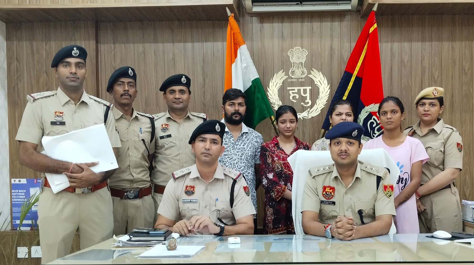 गुरुग्राम पुलिस की गिरफ्त में विदेश में बैठकर साइबर ठगी करने के आरोपी। गुरुग्राम पुलिस की गिरफ्त में विदेश में बैठकर साइबर ठगी करने के आरोपी।