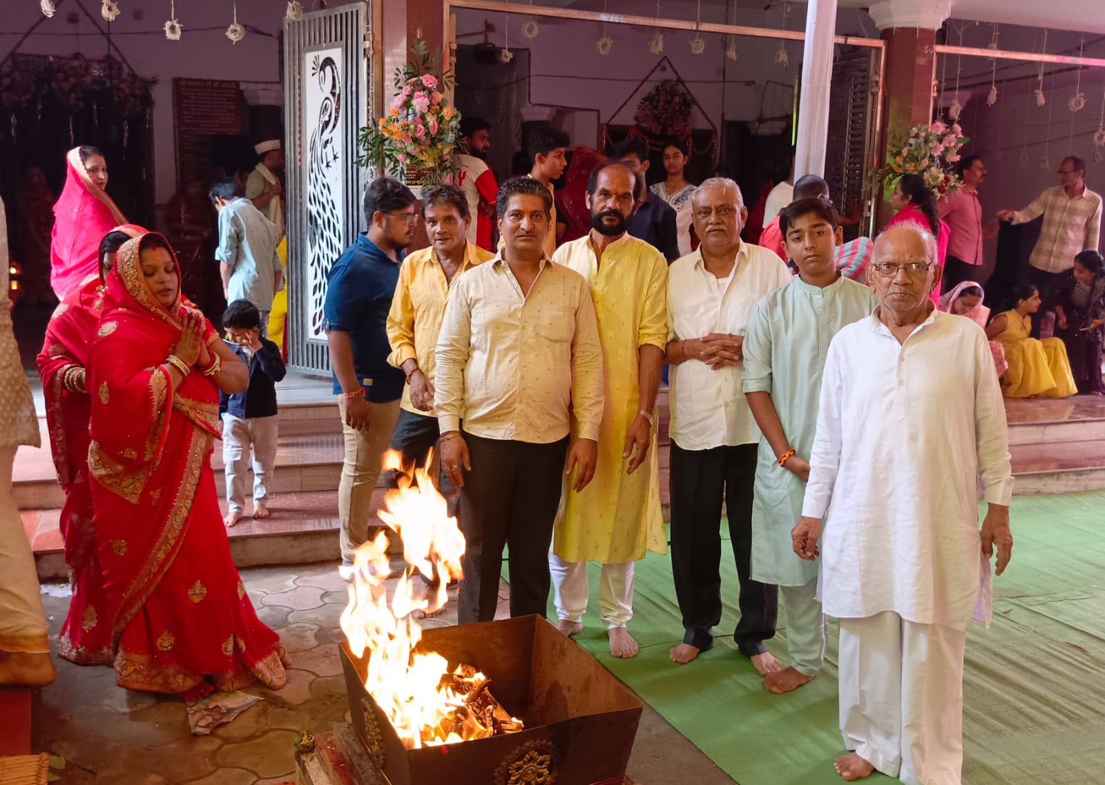 श्री रामदेव बाबा जन्मोत्सव पर आयोजित यज्ञ में शामिल हुए श्रध्दालु। श्री रामदेव बाबा जन्मोत्सव पर आयोजित यज्ञ में शामिल हुए श्रध्दालु।