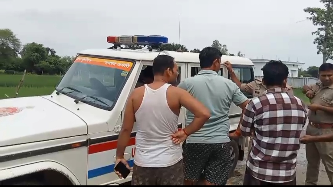 मौके पर पहुंची पुलिस की फोटो मौके पर पहुंची पुलिस की फोटो