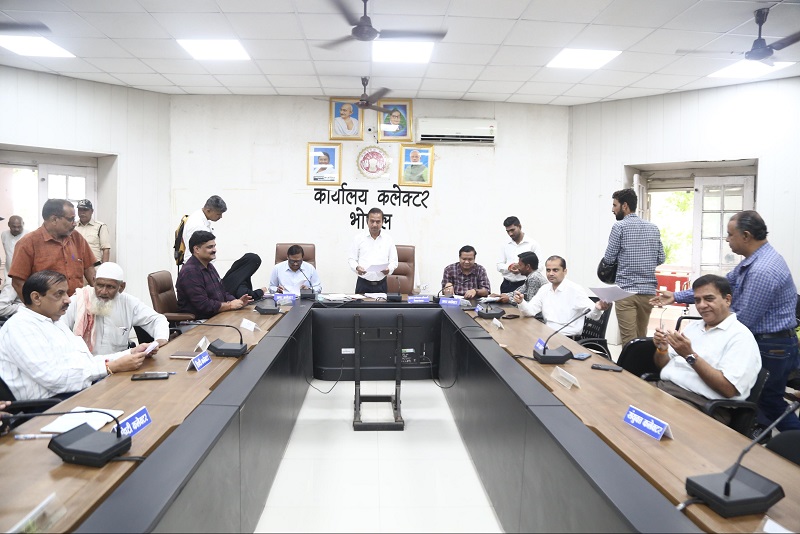 जनसुनवाई में अधिकारियों ने सुनी आवेदकों की समस्याएं जनसुनवाई में अधिकारियों ने सुनी आवेदकों की समस्याएं