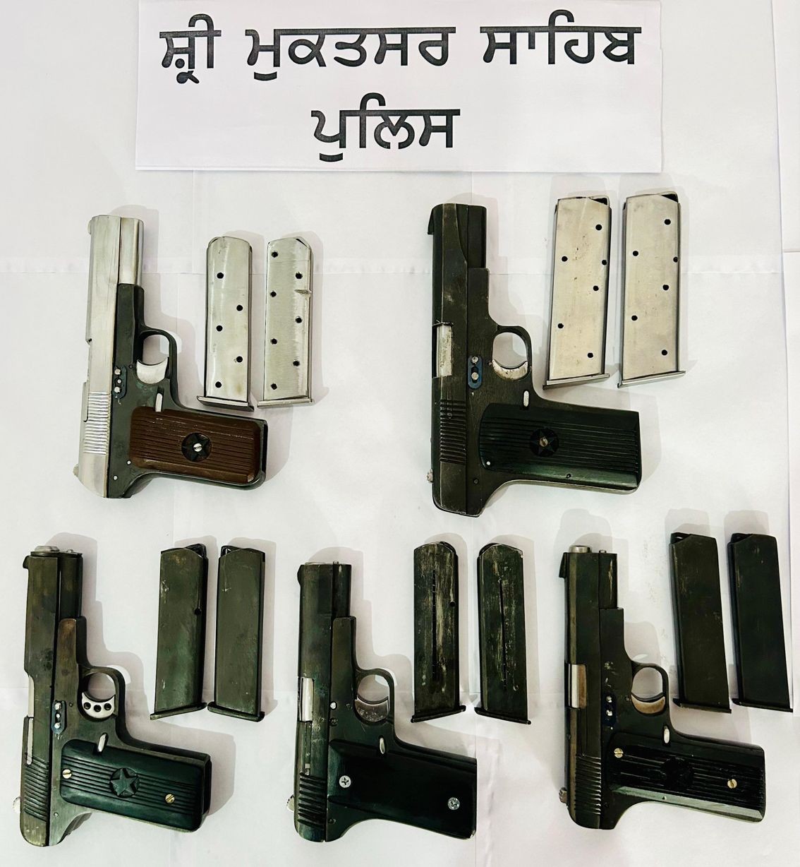 लाॅरेंस गैंग के गुर्गाें से बरामद हथिथार लाॅरेंस गैंग के गुर्गाें से बरामद हथिथार