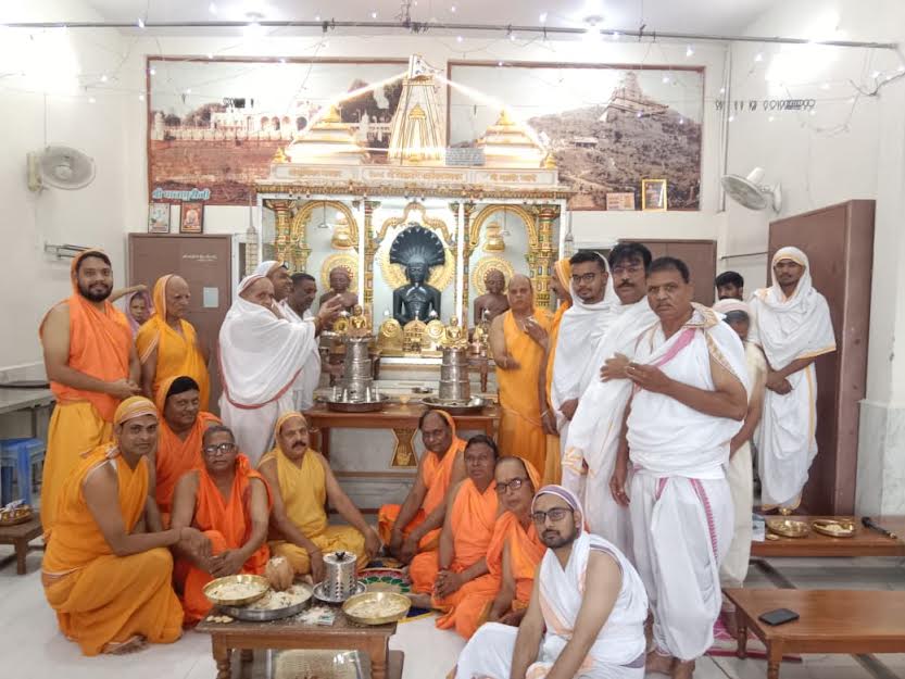 श्री आदिनाथ विहार दिगंबर जैन मंदिर में दसलक्षण महापर्व पर हो रहे विभिन्न धार्मिक आयोजन श्री आदिनाथ विहार दिगंबर जैन मंदिर में दसलक्षण महापर्व पर हो रहे विभिन्न धार्मिक आयोजन
