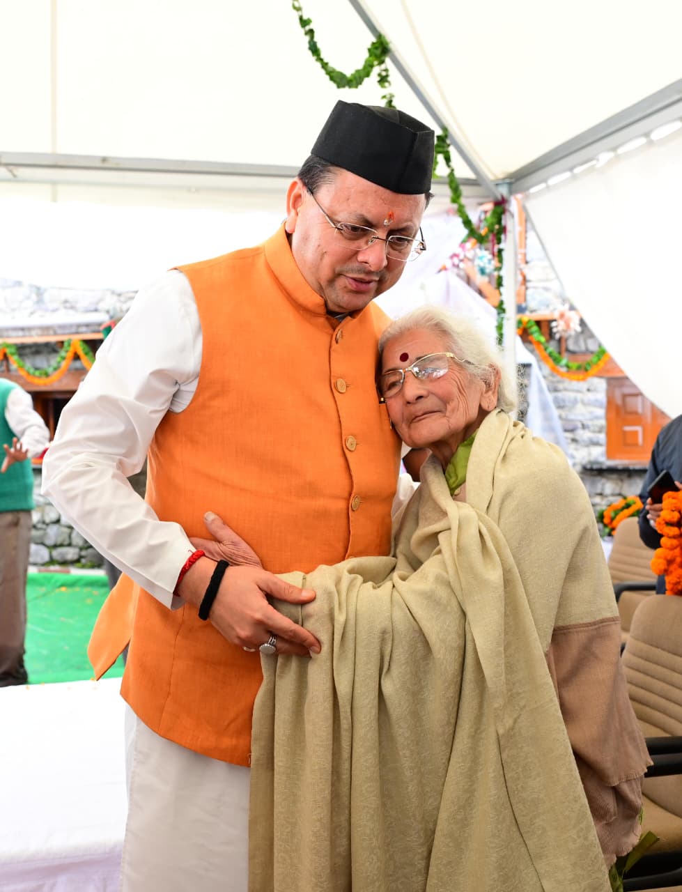 मुख्यमंत्री पुष्कर सिंह धामी मसूरी गोलीकांड की बरसी पर आयोजित कार्यक्रम में। मुख्यमंत्री पुष्कर सिंह धामी मसूरी गोलीकांड की बरसी पर आयोजित कार्यक्रम में।