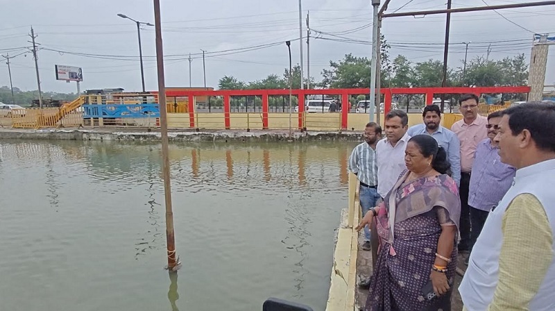 महापौर मालती राय और निगमायुक्त हरेन्द्र नारायन ने देखी गणेश प्रतिमाओं के विसर्जन की व्यवस्थाएं महापौर मालती राय और निगमायुक्त हरेन्द्र नारायन ने देखी गणेश प्रतिमाओं के विसर्जन की व्यवस्थाएं