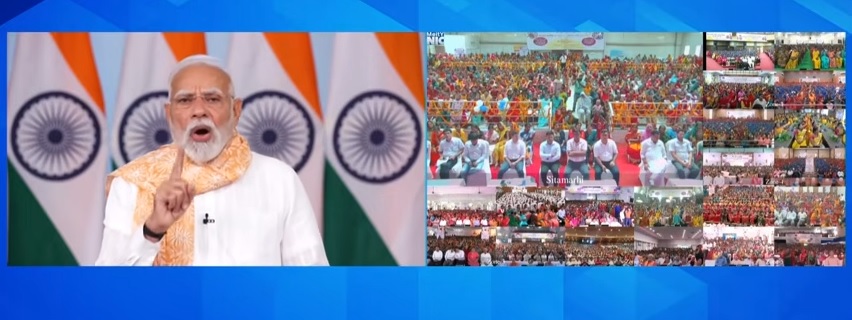 प्रधानमंत्री नरेन्द्र मोदी कार्यक्रम को संबोधित करते हुए प्रधानमंत्री नरेन्द्र मोदी कार्यक्रम को संबोधित करते हुए