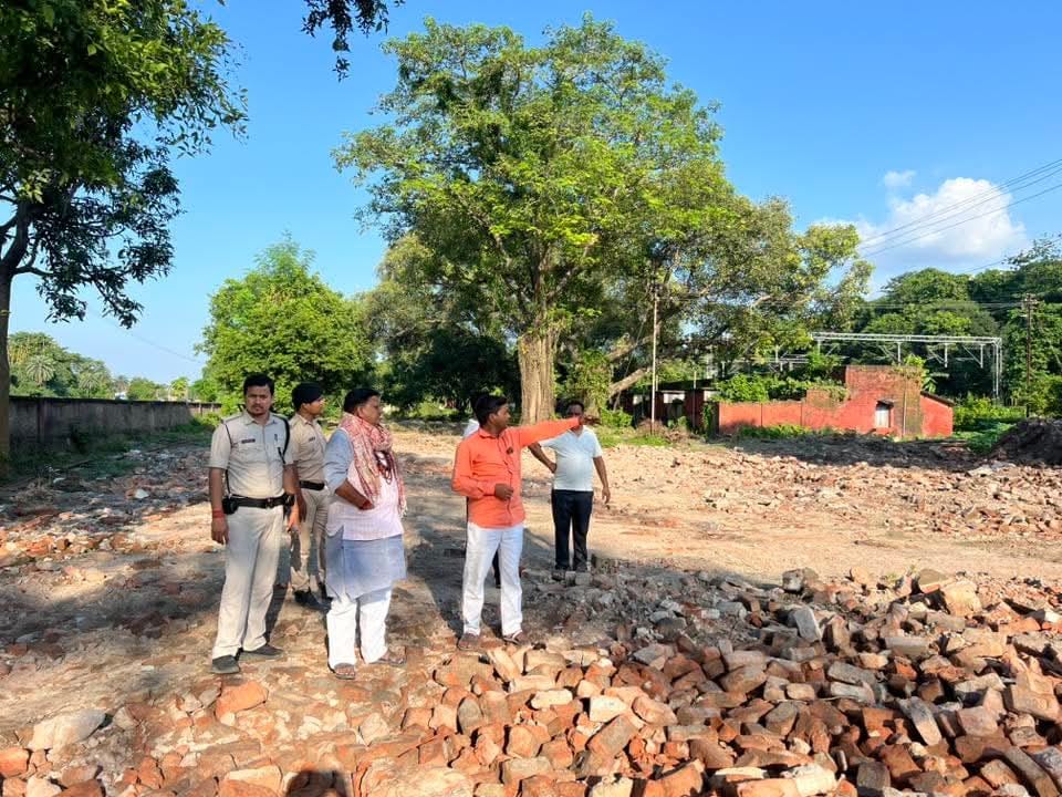 स्थल निरीक्षण करते विधायक स्थल निरीक्षण करते विधायक