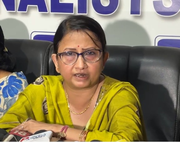 निष्कासित मेयर परिषद श्रावणी दत्त निष्कासित मेयर परिषद श्रावणी दत्त