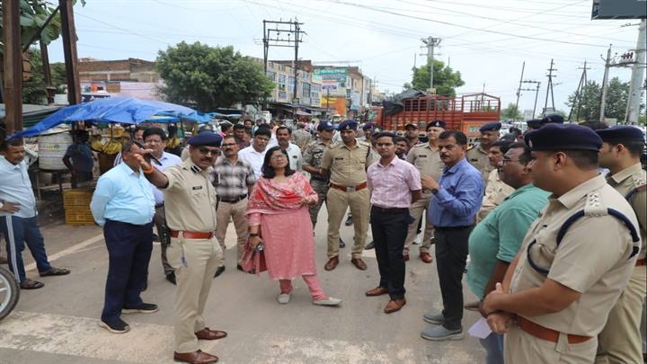 कलेक्टर, एसएसपी एवं नगर निगम आयुक्त ने लिया जायजा कलेक्टर, एसएसपी एवं नगर निगम आयुक्त ने लिया जायजा