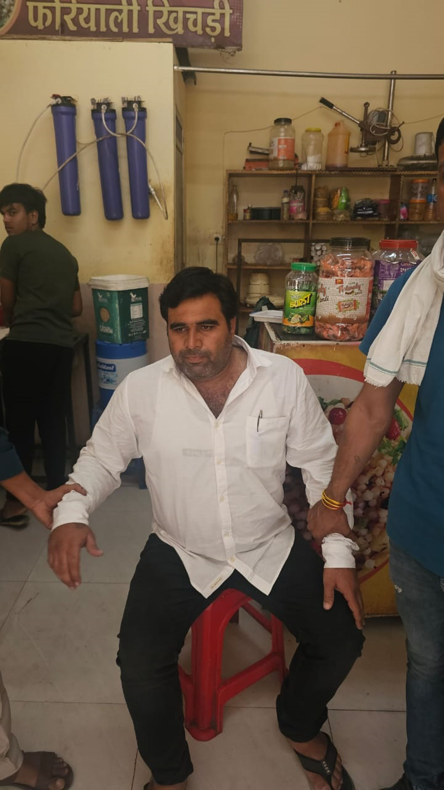 ग्राम पंचायत सचिव दस हजार की रिश्वत लेते पकड़ाया ग्राम पंचायत सचिव दस हजार की रिश्वत लेते पकड़ाया