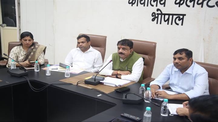 सांसद शर्मा की अध्यक्षता में बैठक