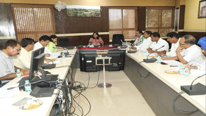 कलेक्टर एवं जिला निर्वाचन अधिकारीकी अध्यक्षता में हुई बैठक