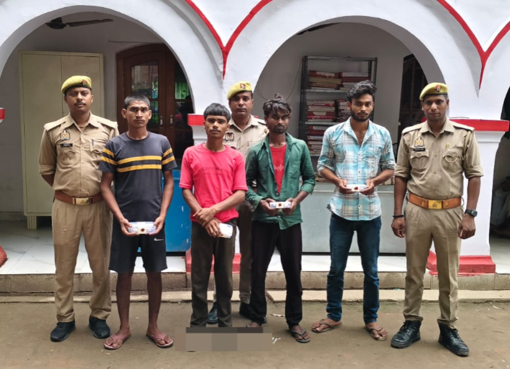 प्रयागराज में चोरी करने वाले गिरोह के गिरफ्तार चार सदस्यों का छाया चित्र प्रयागराज में चोरी करने वाले गिरोह के गिरफ्तार चार सदस्यों का छाया चित्र