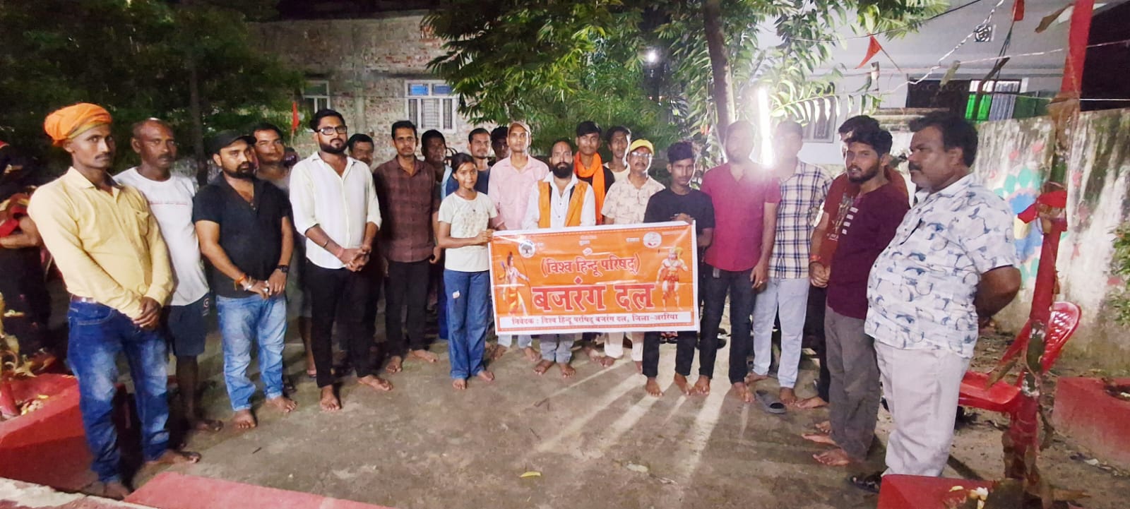 अररिया फोटो:हनुमान चालीसा के पाठ के बाद बजरंग दल कंकरीकर्ता अररिया फोटो:हनुमान चालीसा के पाठ के बाद बजरंग दल कंकरीकर्ता