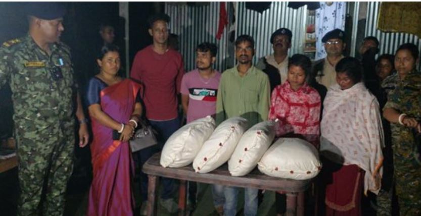 गांजा के साथ गिरफ्तार चार आरोपित गांजा के साथ गिरफ्तार चार आरोपित