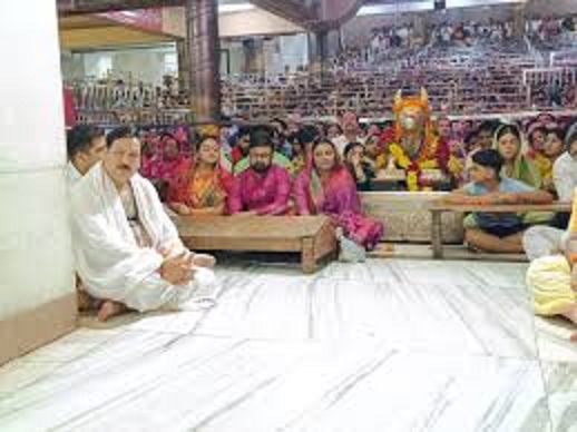 राज्यमंत्री टेटवाल परिवार के साथ भस्म आरती में शामिल हुए राज्यमंत्री टेटवाल परिवार के साथ भस्म आरती में शामिल हुए