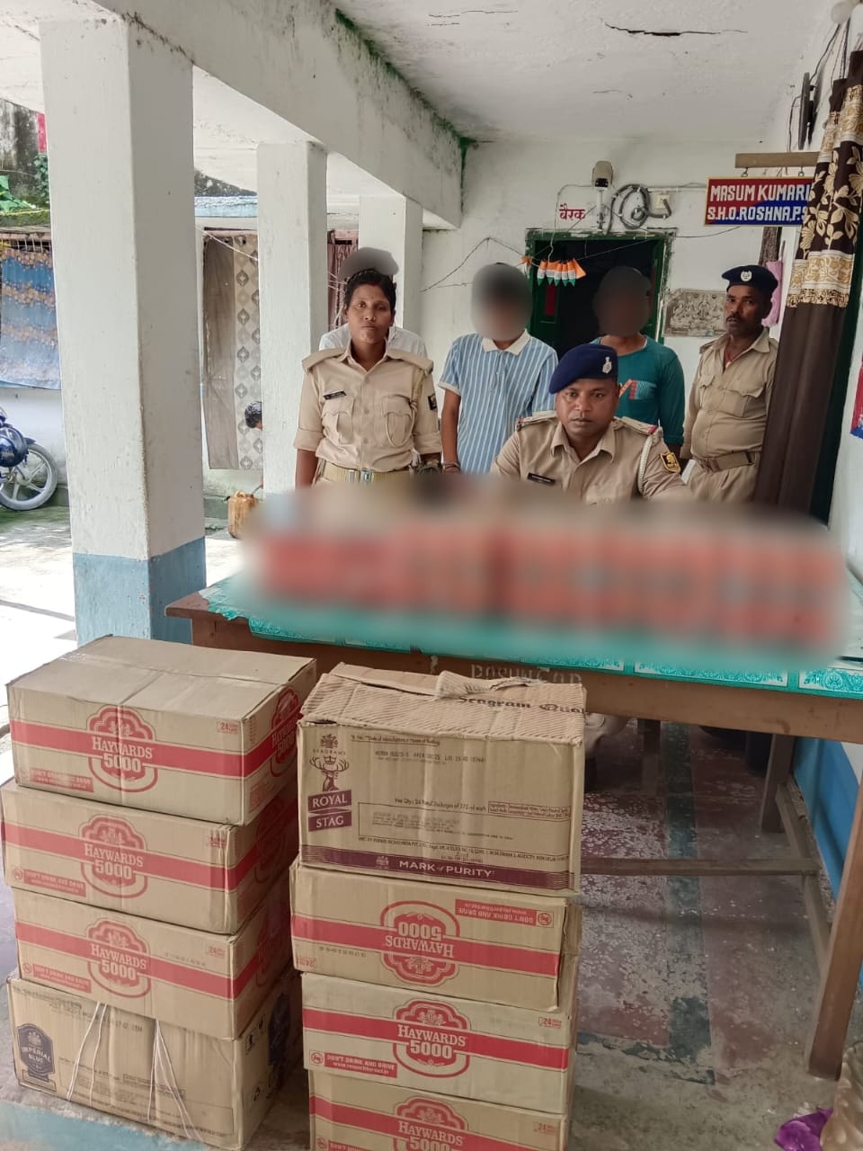 पुलिस के गिरफ्त में आरोपी पुलिस के गिरफ्त में आरोपी