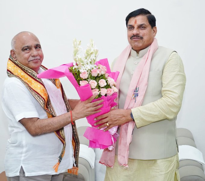 मुख्यमंत्री डॉ. यादव ने बीजेपी प्रदेश अध्यक्ष हेमंत खंडेलवाल को जन्मदिन पर दी शुभकामनाएं मुख्यमंत्री डॉ. यादव ने बीजेपी प्रदेश अध्यक्ष हेमंत खंडेलवाल को जन्मदिन पर दी शुभकामनाएं