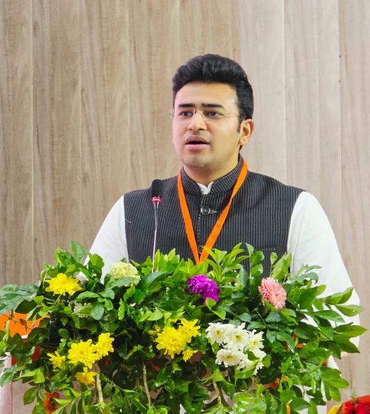 कार्यशाला को संबोधित करते तेजस्वी सूर्या कार्यशाला को संबोधित करते तेजस्वी सूर्या