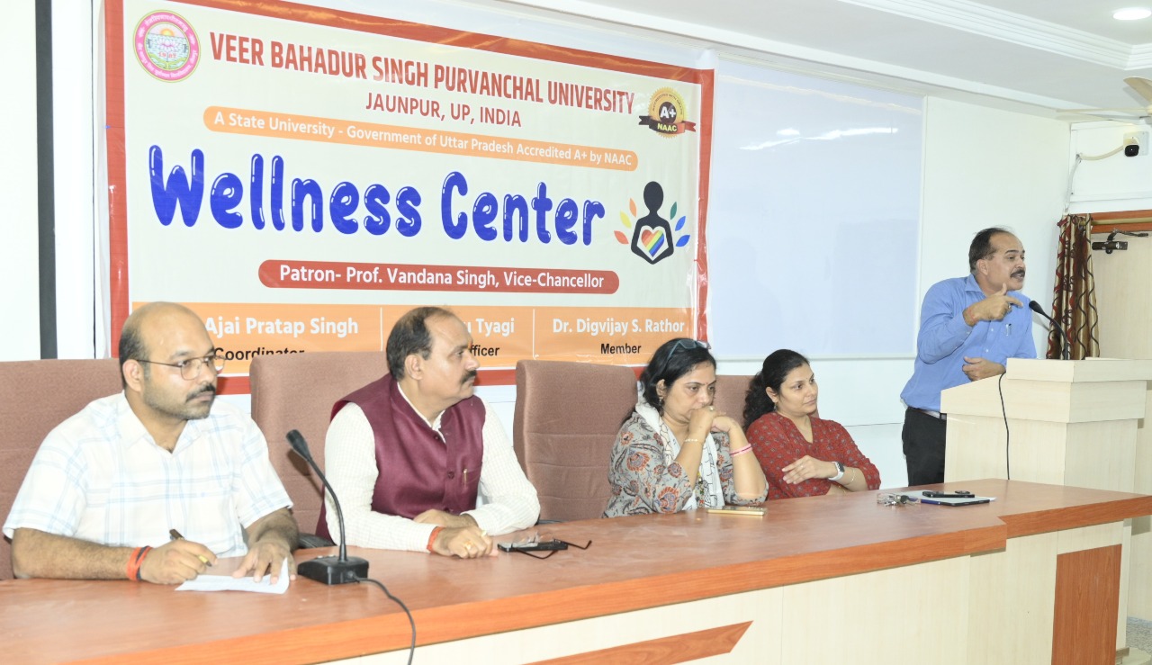 डिजिटल एडिक्शन युवाओं के भविष्य के लिए खतरा मंचासीन अतिथि डिजिटल एडिक्शन युवाओं के भविष्य के लिए खतरा मंचासीन अतिथि