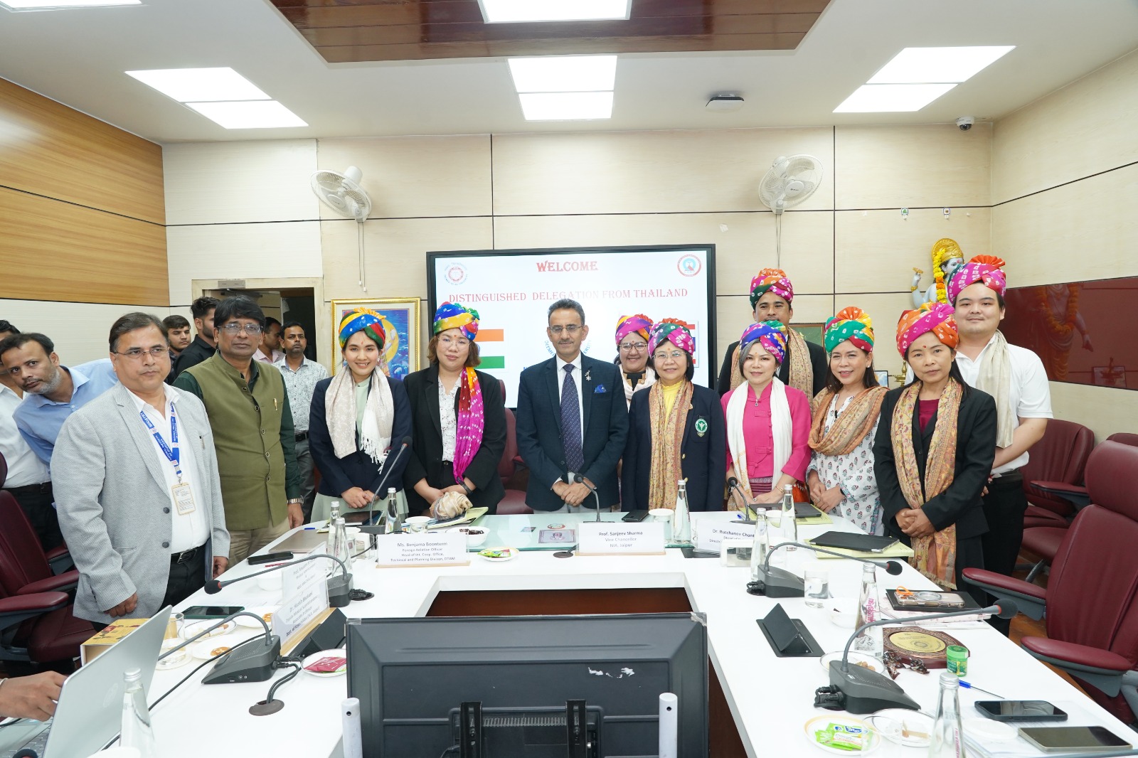थाईलैंड से आए नौ सदस्यीय प्रतिनिधिमंडल ने किया राष्ट्रीय आयुर्वेद संस्थान में दौरा थाईलैंड से आए नौ सदस्यीय प्रतिनिधिमंडल ने किया राष्ट्रीय आयुर्वेद संस्थान में दौरा