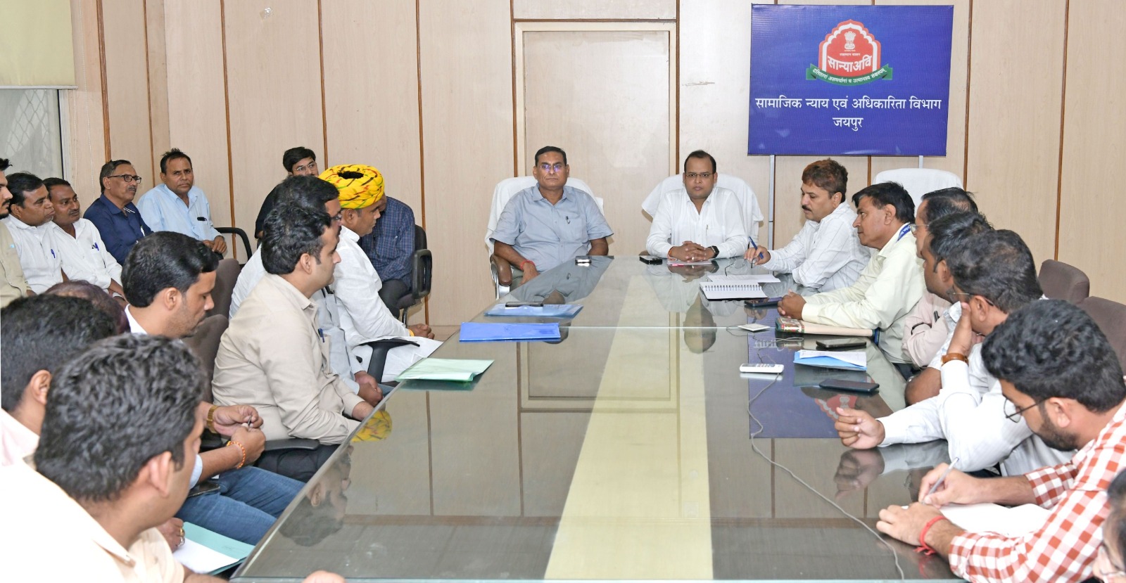 देवनारायण गुरुकुल योजना का उद्देश्य अति पिछड़ा वर्ग के गरीब बच्चों को गुणात्मक शिक्षा सुनिश्चित करना:संयुक्त शासन सचिव मोदी देवनारायण गुरुकुल योजना का उद्देश्य अति पिछड़ा वर्ग के गरीब बच्चों को गुणात्मक शिक्षा सुनिश्चित करना:संयुक्त शासन सचिव मोदी