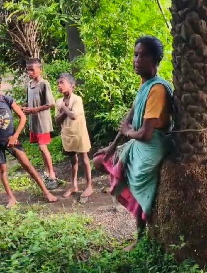 बंधक बनी महिला बंधक बनी महिला