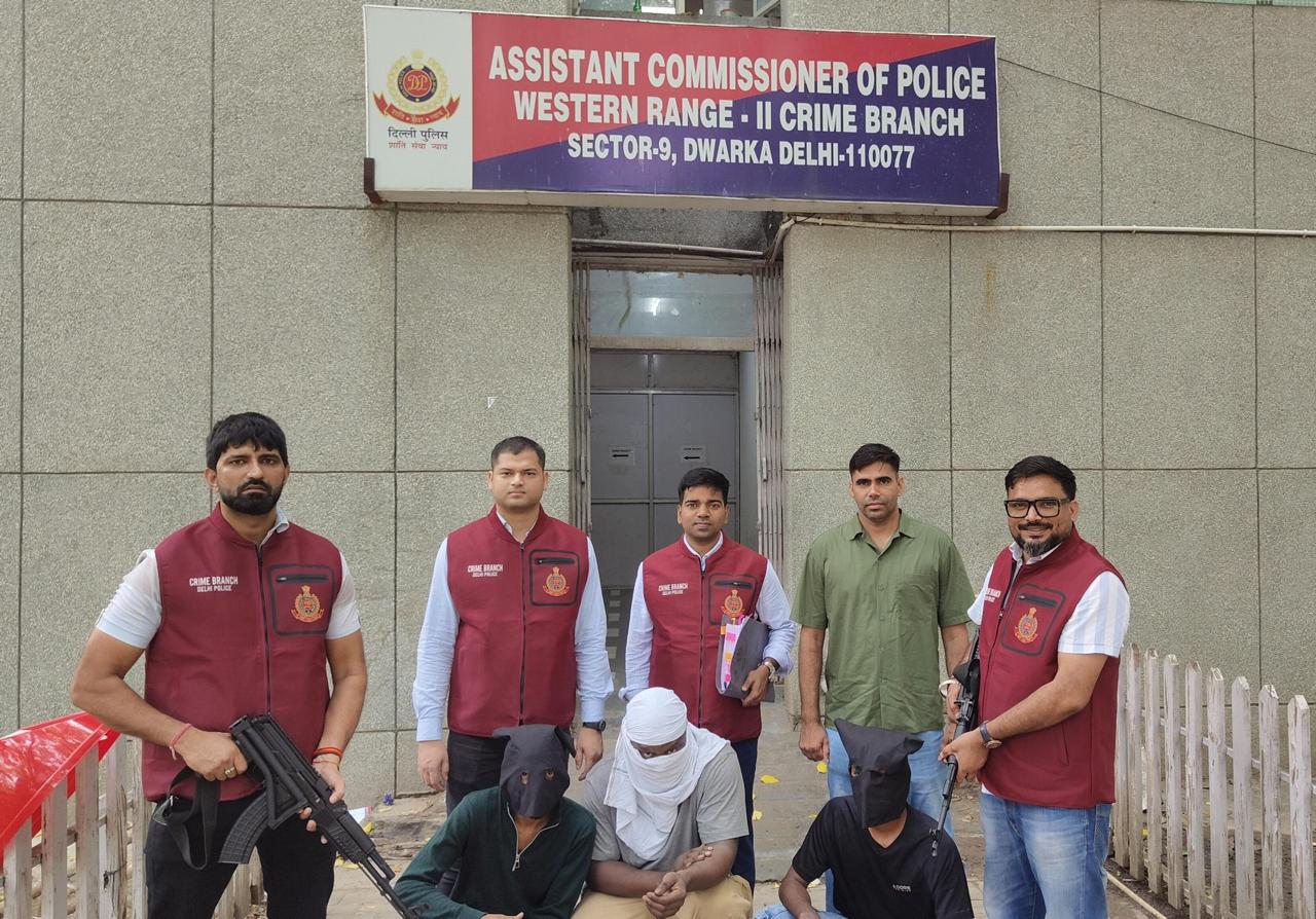 ड्रग्स तस्करी में पकड़े गए आरोपितों की फोटो ड्रग्स तस्करी में पकड़े गए आरोपितों की फोटो