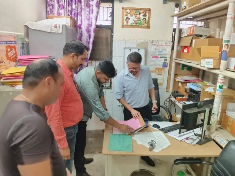 अस्पतालों का निरीक्षण करते टीम अस्पतालों का निरीक्षण करते टीम