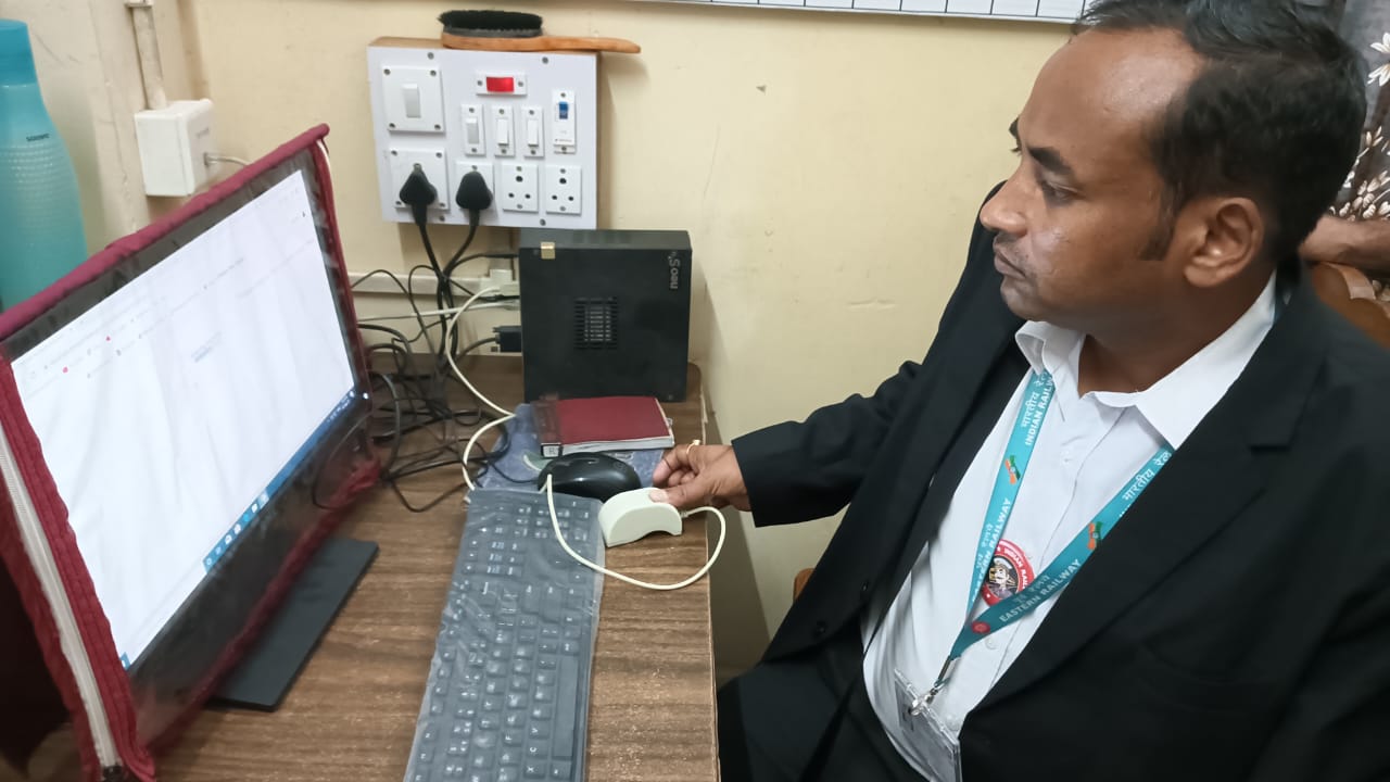 भारतीय रेल के टिकट कर्मचारी भी लगाएंगे डिजिटल अटेंडेंस : कोटा मंडल में बायोमेट्रिक साइन-ऑन/ऑफ लागू